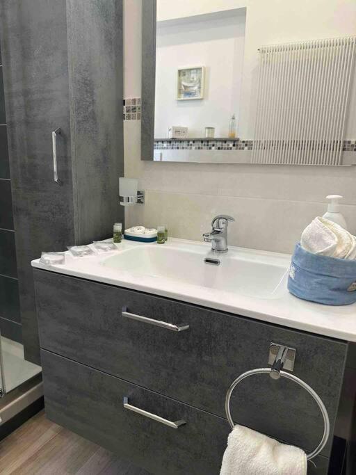 Family Flat Near Metro A Apartment Rome Bagian luar foto